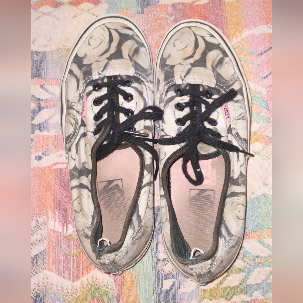 Vans Women's Black and White Floral Rose Sneakers Size 7.5